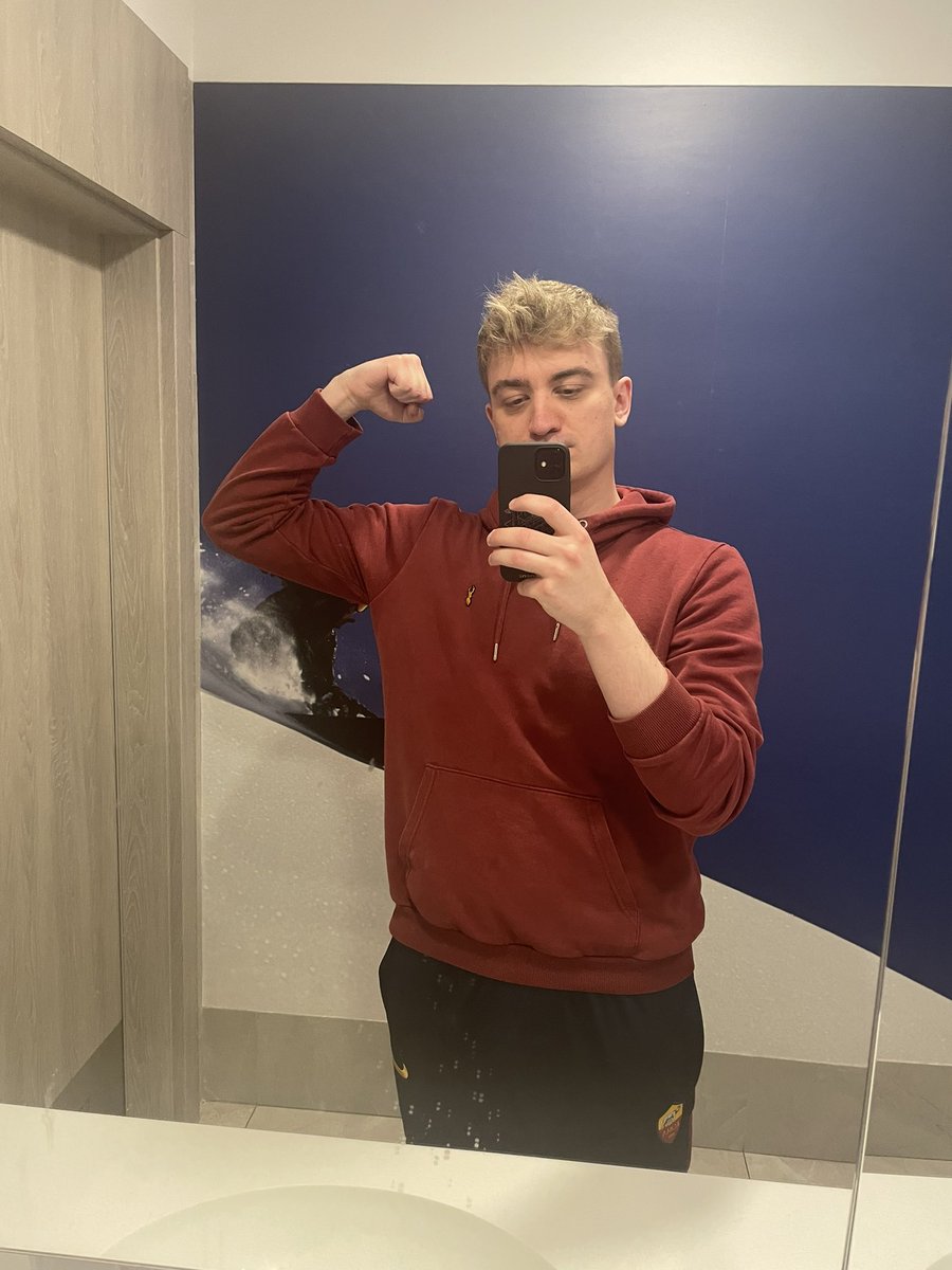 Damian Augustyniak (@damiefifa) on Twitter photo Mamy awans na playoffy kwalifikacji FIFAe Club World Cup!
Niestety przegraliśmy w finale ale dzięki dużej ilości punktów mieliśmy pewny awans już wcześniej ☺️
Dzięki <a href="/KsiazekPawel/">Paweł Książek</a> za znalezienie miejsca dla mnie w EPC a już jutro od 10:00 lecimy z finałami Ekstraklasa Games! Mamy awans na playoffy kwalifikacji FIFAe Club World Cup!
Niestety przegraliśmy w finale ale dzięki dużej ilości punktów mieliśmy pewny awans już wcześniej ☺️
Dzięki <a href="/KsiazekPawel/">Paweł Książek</a> za znalezienie miejsca dla mnie w EPC a już jutro od 10:00 lecimy z finałami Ekstraklasa Games!