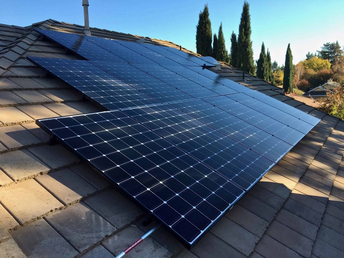 GenuineChicago's tweet photo. If you are thinking about installing solar panels, then this article is for you! https://t.co/76wJnAQoWN https://t.co/INzGGxRfv0
