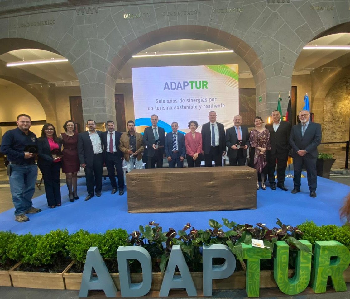 aguagobgente's tweet photo. ¡Gracias a la @GIZMexico, #ADAPTUR y a todos nuestros aliados @Volkswagen_MX, @SECTURGTO,  @PirelliMX , #EjidoDoñaJuana y @AtnagContacto con los que fortalecemos el rumbo sustentable y sostenible que definirá el futuro de las siguientes generaciones.
#GrandezaDeMéxico https://t.co/uyibpjCpJp