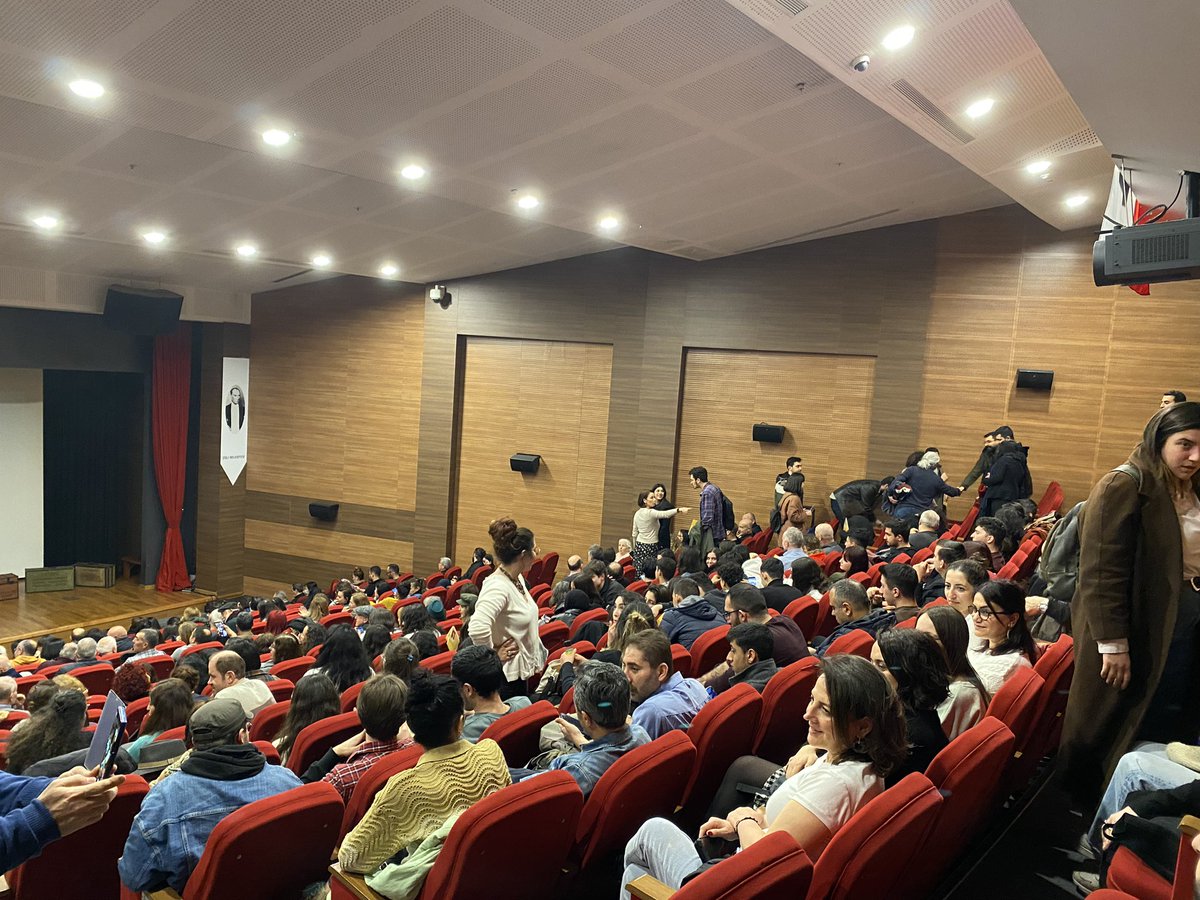 Hasköy Kültür ve Sanat Evimizin organize ettiği, sevgili Jülide KURAL’ın “Ben Rosa Luxemburg” oyununda bizleri yalnız bırakmayan tüm dostlarımıza teşekkür ederiz.