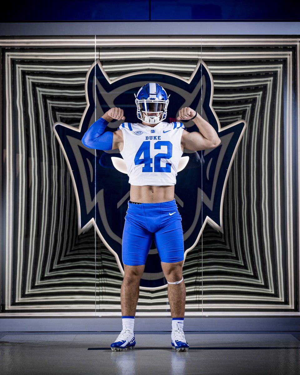 Jacksonward42's tweet photo. Had a great time at Duke!! @CoachMikeElko @CoachSantucci @CoachHJSimpson @CoachIsh @DukeATHLETICS @toriharris80 @agaudet_duke @kifbcoach #WhyNotDuke #BleedBlue https://t.co/2IZU3gctcw