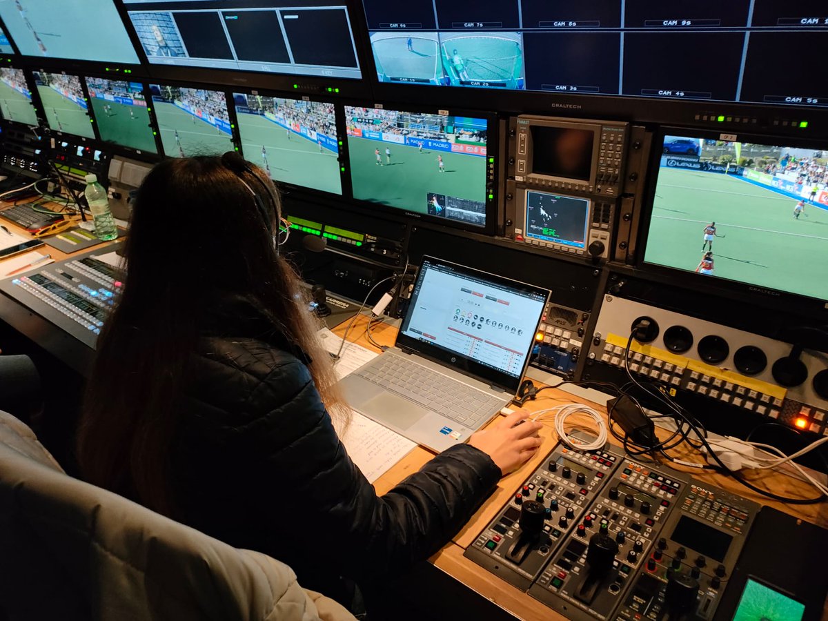 veiem360's tweet photo. El pasado fin de semana disfrutamos de la Copa del Rey y de la Reina en Madrid. Otro año más, la RFEH cuenta con nuestro equipo para la realización de la vídeopantalla, de vídeoarbitraje, grafismos y el  sistema marcador

#Veiem360 #Videoarbitraje #VideoEmpire #Hockey https://t.co/eDTU6YVHr5