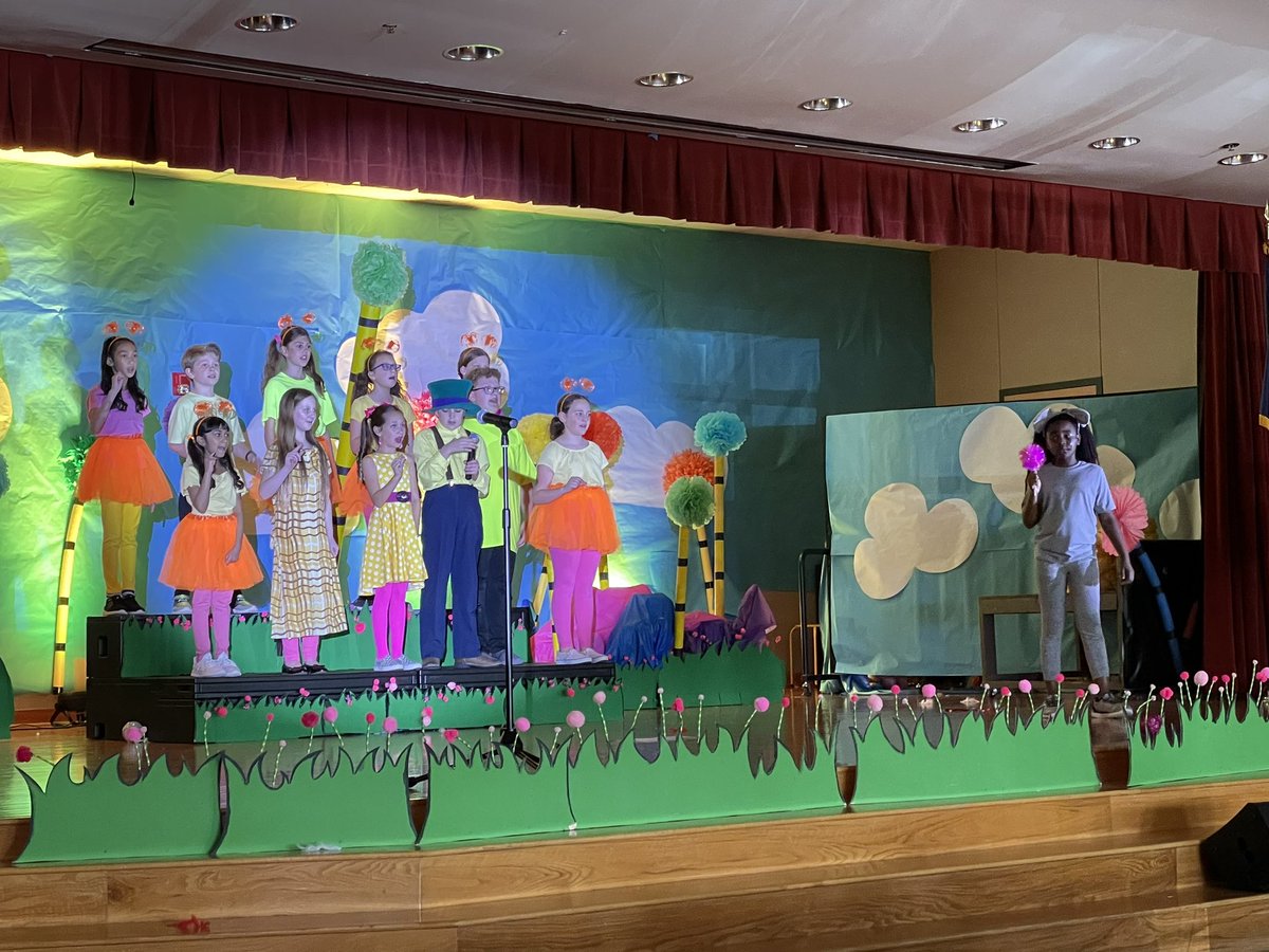 PolkaDotsTeach's tweet photo. Suessical the Musical was amazing @WSESTheatre!! The @WSESWildcats performance was superb!! https://t.co/Yx2Ur1b26W