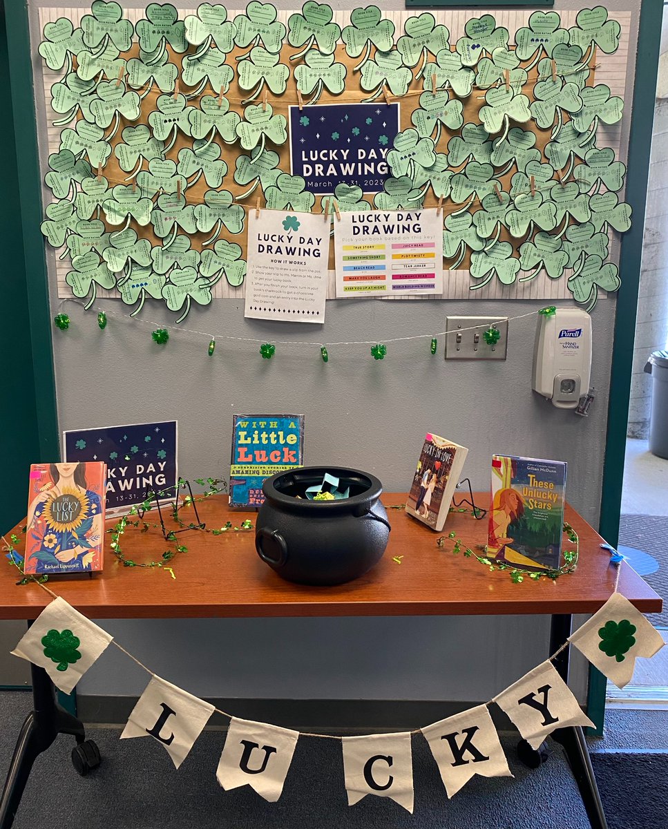 IHMSLibrary's tweet image. Our March Lucky Day Book Drawing was a hit! Students drew color-coded slips from the pot of &quot;golden books&quot; &amp;amp; tried out new books they found by total luck! The shamrocks are ratings of all the books read! 👏Shout out to @LibraryDvms for collaborating! #SRVLibraryLove @SRVUSD1