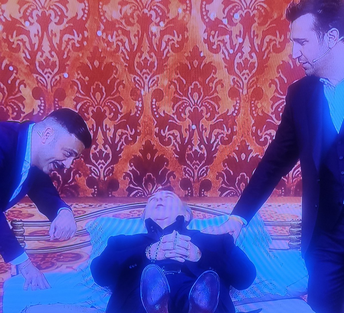 MignanoRaffaele's tweet image. Il #funerale di #JerryScotti a #FelicissimaSera con #Pio e #Amedeo: spettacolo puro!!!