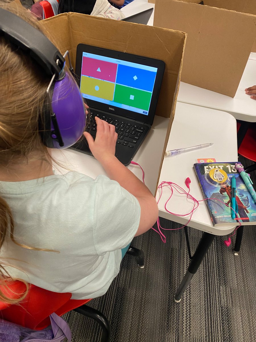 ReadWithMrsHead's tweet photo. Making fun Friday awesome, by using @Kahoot for our spelling test. 

@BroncoTech @errelementary https://t.co/T5pGOHi7Wj