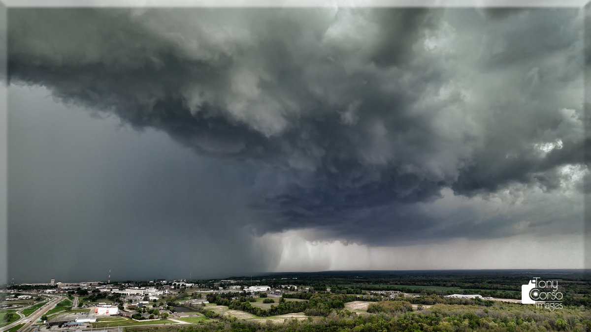 TonyCorsoImages's tweet photo. Pretty define line of storms sweep through Lamar County this afternoon bringing hail, heavy rain and high winds through #ParisTexas @TxStormChasers  @wfaaweather https://t.co/Nj0lW6o2Ad