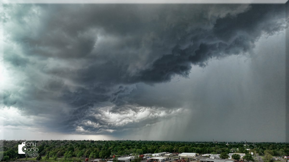 TonyCorsoImages's tweet photo. Pretty define line of storms sweep through Lamar County this afternoon bringing hail, heavy rain and high winds through #ParisTexas @TxStormChasers  @wfaaweather https://t.co/Nj0lW6o2Ad