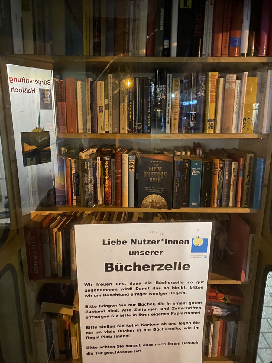 Bitte_1_Bitcoin's tweet image. #BitcoinBlockchain
#BringBitcoinToThePeople
Besser spät als nie.
Das kleine Bitcoin Buch in der Bücherzelle im Durchschnittsdorf Haßloch.
Vielen Dank an @aprycotmedia und @coinfinity