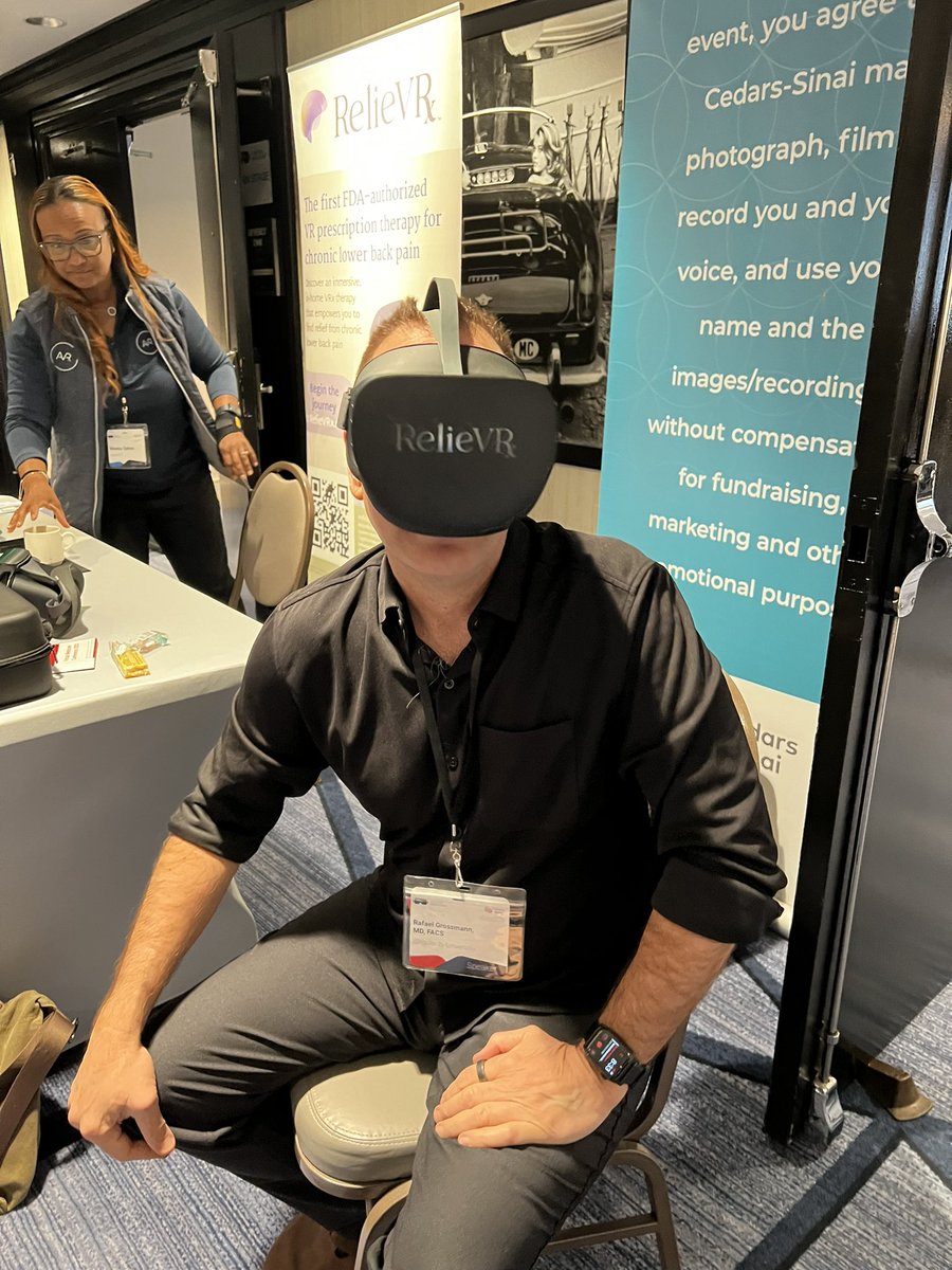ZGJR's tweet photo. Trying the amazing @US_FDA approved #chronicpain control app #RelieveVR from @AppliedVR at #vMed23 @virtualmedconf ! The future (present) of #Healthcare #DigitalHealth therapy @joshsackman @BrennanSpiegel @LiranOmer https://t.co/7Nm2oU7kSU #collaborativeXR @EvanKirstel https://t.co/O20xvV0J3x