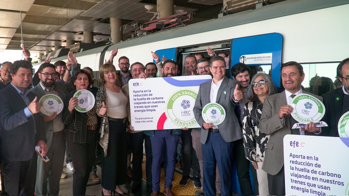 feliperamos1980's tweet photo. ¡Felicidades a @EFEValparaiso por su compromiso con el medioambiente! ⚡

Hoy participé en la entrega del sello I-REC, certificando que sus operaciones son con 100% de energía renovable. Un gran hito para la región.

Seguimos trabajando por un futuro más sostenible para Chile.🍃 https://t.co/Txo82ypFEH