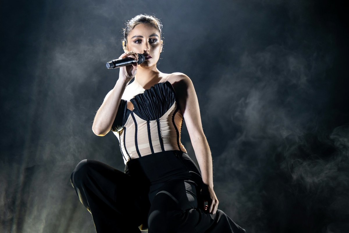 hernameisBANKS's tweet photo. These new songs I’m making gna b wild on stage. https://t.co/ZDCUrEpm7p