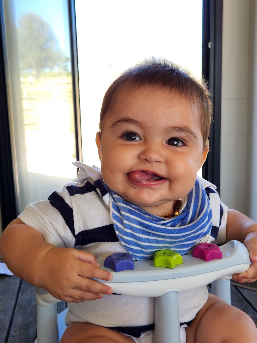 Sos absolutamente único.
Ser tu padrino es un regalo que agradezco a diario. ¡Sé feliz siempre!