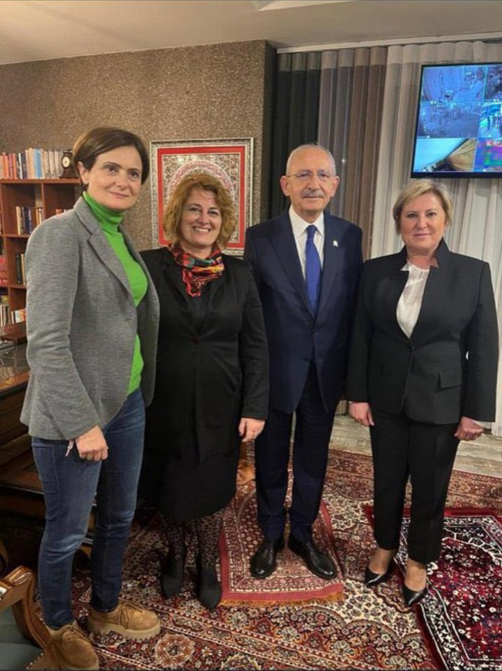 Kendi ayağınıza bilerekten sıktınız!Bu fotoğraf yüzünden en az %10 kaybedecek. Sağolun sayenizde İnce ile Erdoğan ikinci tura kalacak inşallah İnce'yi başa getireceğiz.
#Tuzak #kemalkilicdaroglu
