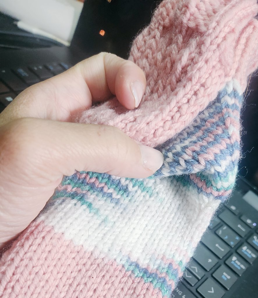 Self-striping fail. Lol (like, everytime) 🤔😯😂

#selfstripingyarn #knittingtwitter #knittedsocks #iykyk