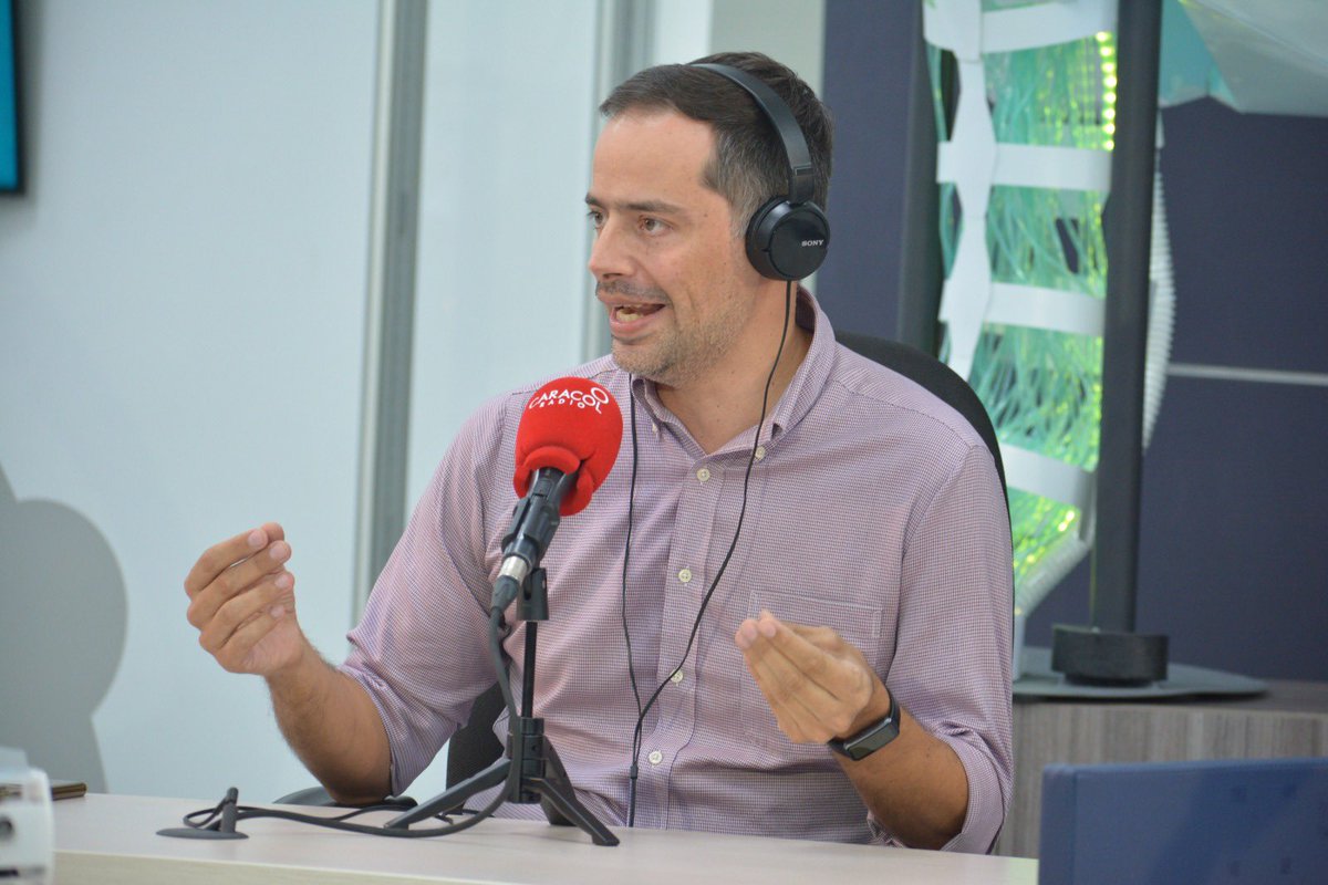 DesEconomicoBAQ's tweet photo. 🔴#EnVivo | 📻 Estamos en @Hora20 para debatir sobre innovación, investigación, inteligencia artificial en el Caribe colombiano. 
#RutaRegiones

Conéctate aquí 
👉🏼 https://t.co/Erw2ZsXC94 https://t.co/LSFhbMG2lj