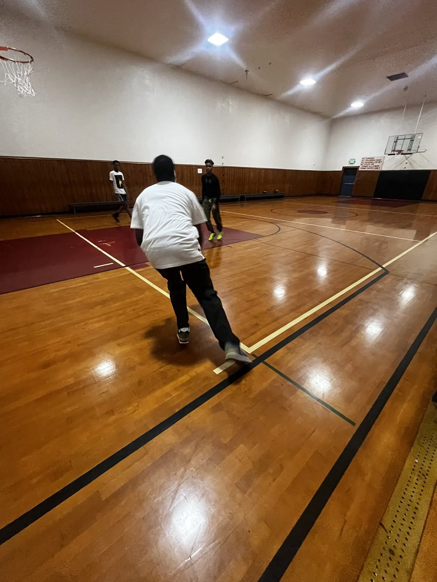 WNixonn's tweet photo. Came to my old stomping grounds today…Matt Dishman, if niggas know me, THEY KNOW…..sooooo many fucking MEMORIES in this gym, man. Lol 🥹🥹🔥🔥🔥 #PortlandBoy #Nostalgia #BackToWhereItStarted #NEP https://t.co/yFhA4DOnXg