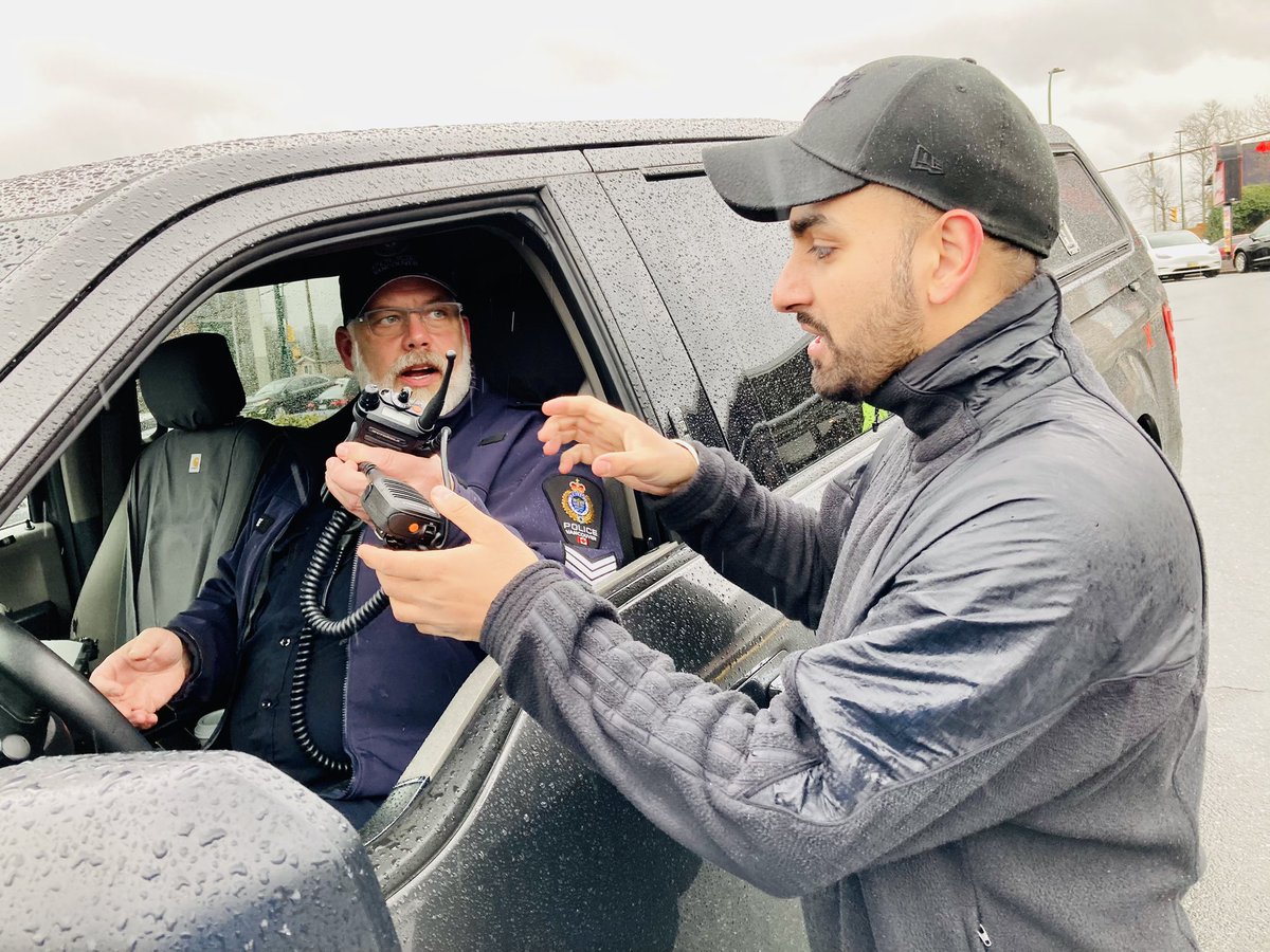 RoadSafetyHarv's tweet photo. On a rainy afternoon commute @CityofVancouver distracted driving enforcement @VPDTrafficUnit @RoadSafety_Paul with @TheGWCPC @svcpc #VPD Volunteers - best to avoid distractions, focus on the road &amp; #LeaveYourPhoneAlone while 🚗@icbc #EyesFwdBC https://t.co/i0JThUxSlQ