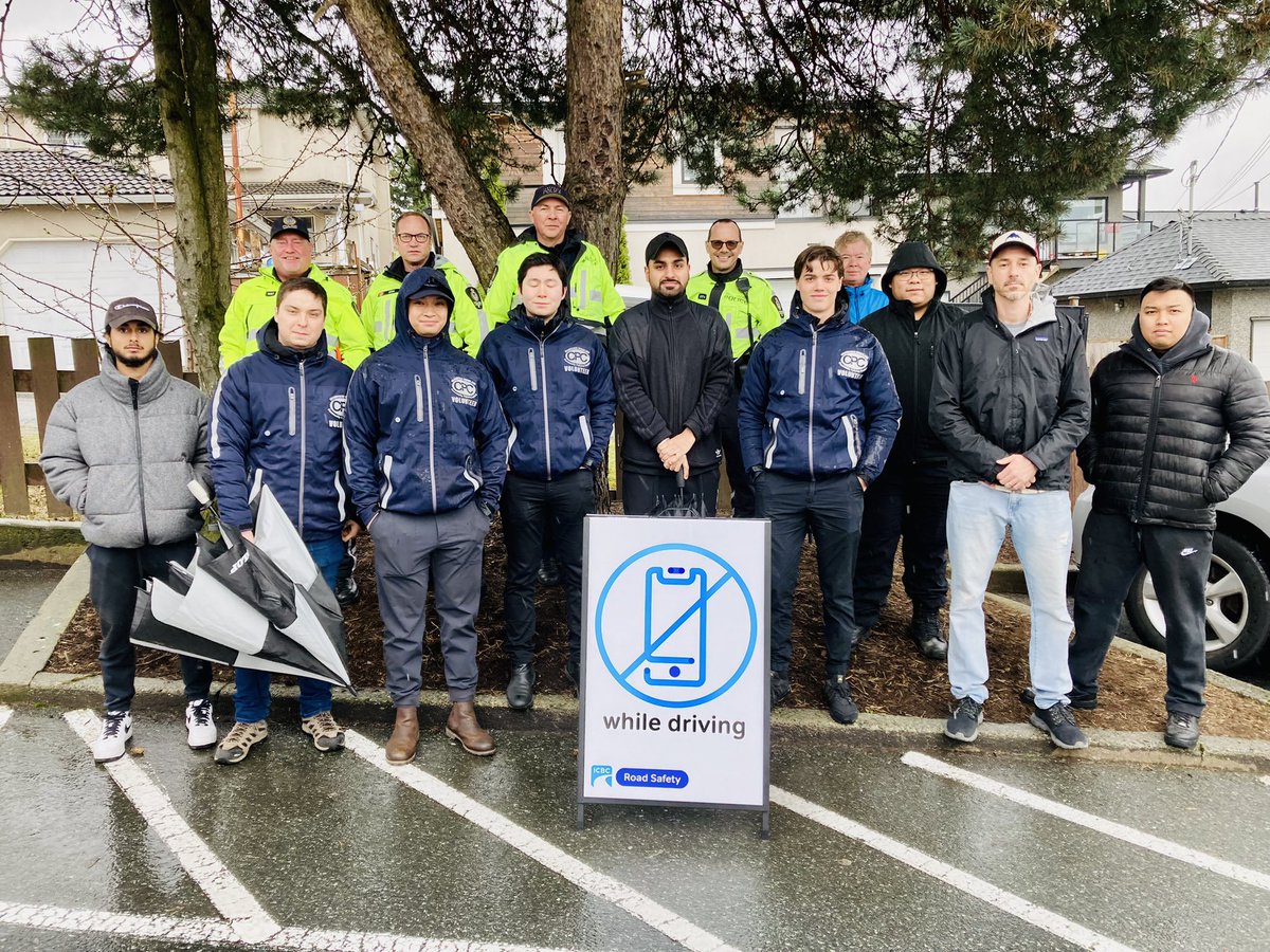 RoadSafetyHarv's tweet photo. On a rainy afternoon commute @CityofVancouver distracted driving enforcement @VPDTrafficUnit @RoadSafety_Paul with @TheGWCPC @svcpc #VPD Volunteers - best to avoid distractions, focus on the road &amp; #LeaveYourPhoneAlone while 🚗@icbc #EyesFwdBC https://t.co/i0JThUxSlQ