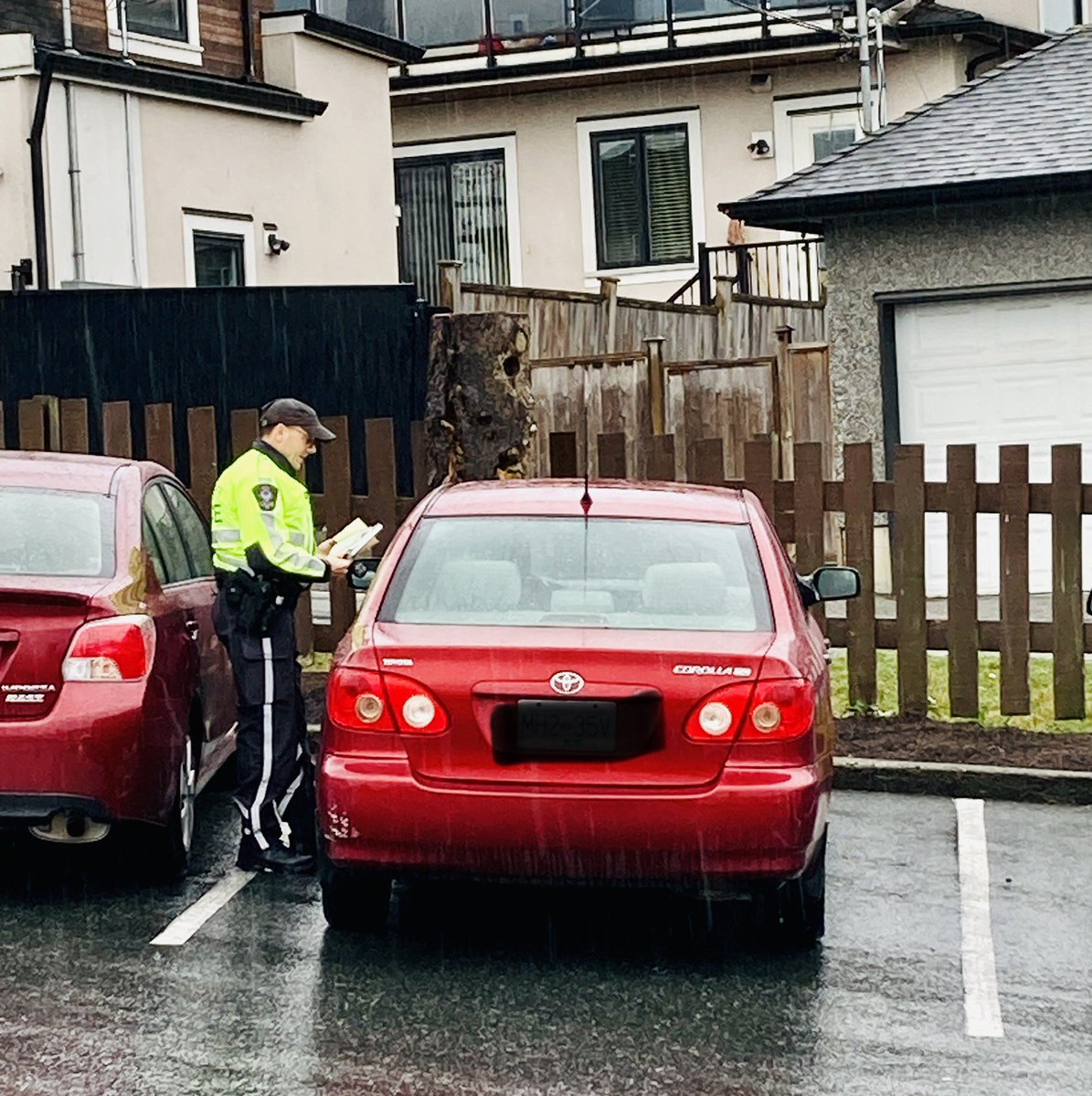 RoadSafetyHarv's tweet photo. On a rainy afternoon commute @CityofVancouver distracted driving enforcement @VPDTrafficUnit @RoadSafety_Paul with @TheGWCPC @svcpc #VPD Volunteers - best to avoid distractions, focus on the road &amp; #LeaveYourPhoneAlone while 🚗@icbc #EyesFwdBC https://t.co/i0JThUxSlQ
