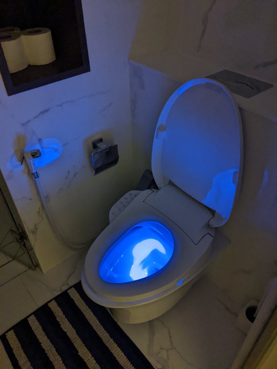 BlueHeartsUWS's tweet image. Civilization!! 
For those folks who r used to #washlet have no idea how rare it is to see them in #HK.
Such a pleasant surprise to see it in #Bangkok 

香港では殆ど出会うことのできないこの文明機。#バンコク で会えて幸せ 
#ウォシュレット
