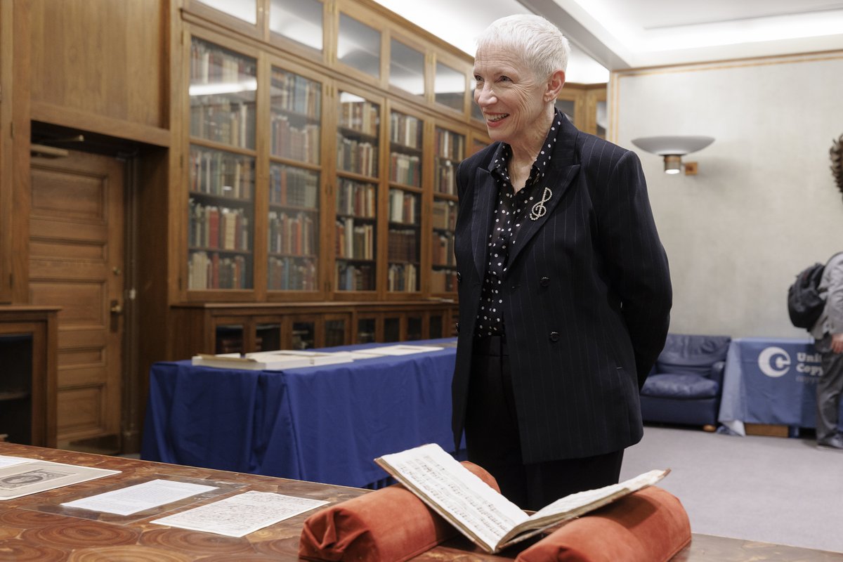 Thank you @annielennox for visiting the @librarycongress. 
We showed her some treasures from the collection. I think we WOWed her. ;)
#GershwinPrizePBS #GershwinPrize