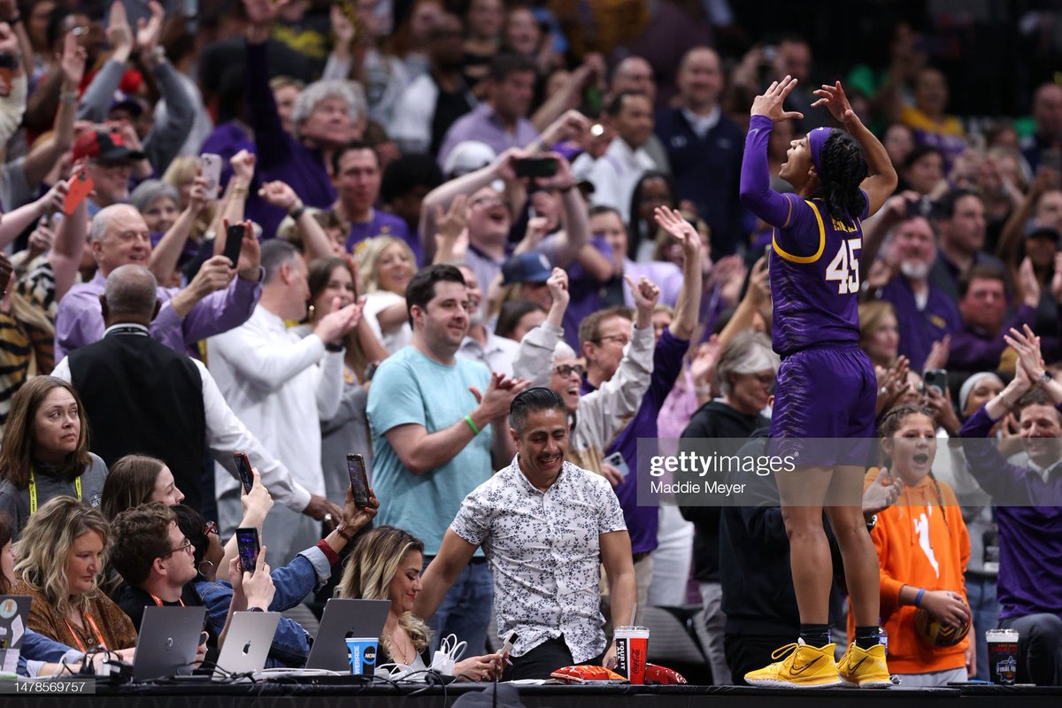 Down 9 to start the 4th quarter the #LSU Lady Tigers came back to win 79-72 over the Virginia Tech Hokies and will head to their first ever #NCAATournament championship game 📷 @penningtonphoto, @MaddieMMeyer