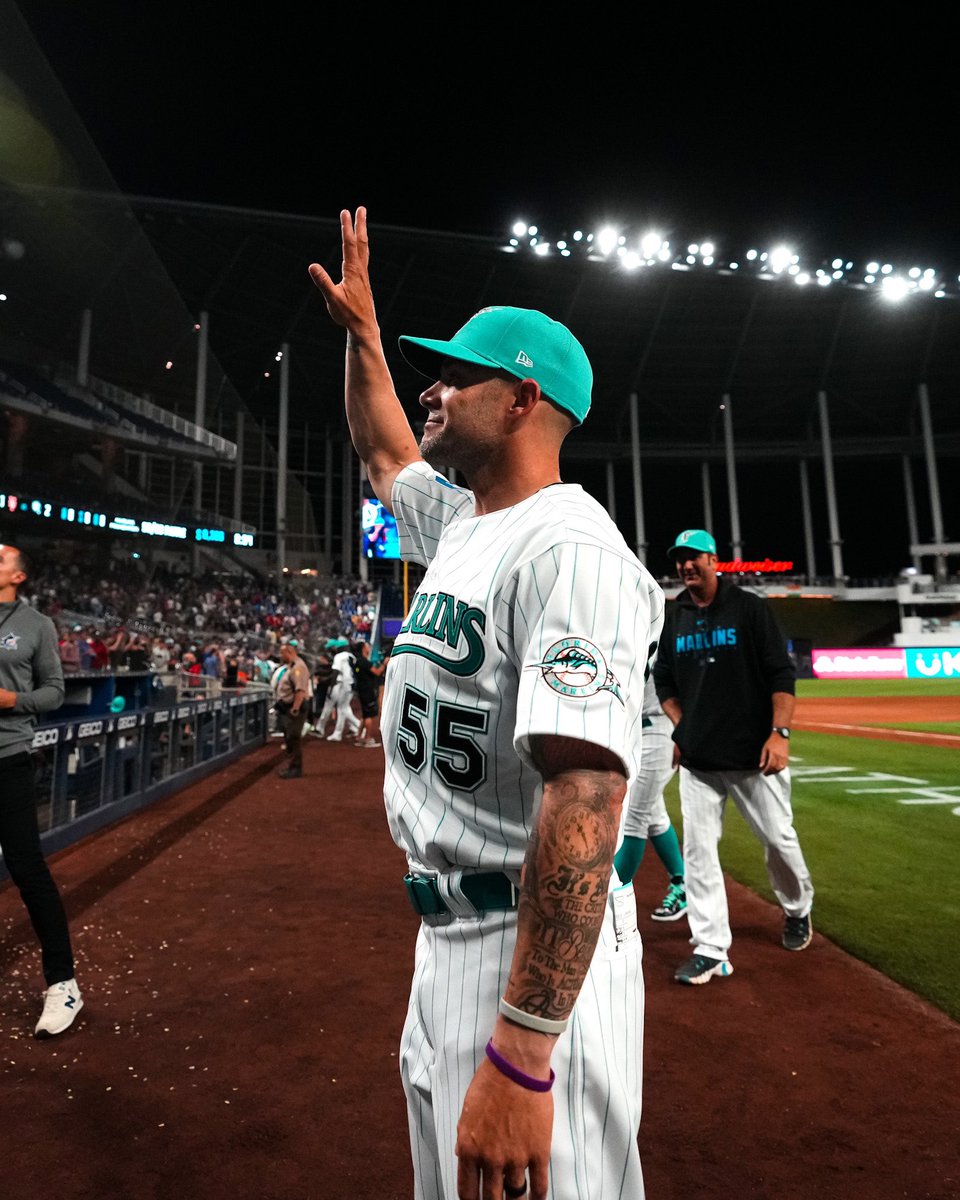 Marlins digging throwback jerseys