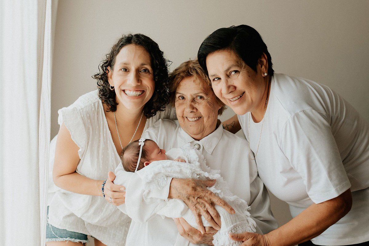 santospatri's tweet photo. En el mes de la mujer... las mujeres que han hecho posible mi vida!!!! #miclan #abuela #mamá #hija #agradecida https://t.co/iAraArAcIY