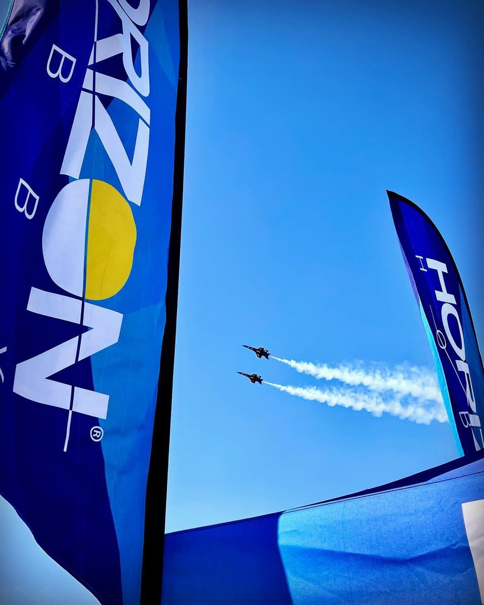 Horizon_Hobby's tweet photo. #FormationFriday at SUN 'n FUN

#HorizonHobby #snf2023 #aviation #airplane #sunnfun #formationflight #flyover #airshow #NotRC https://t.co/30R1ZdDfe9