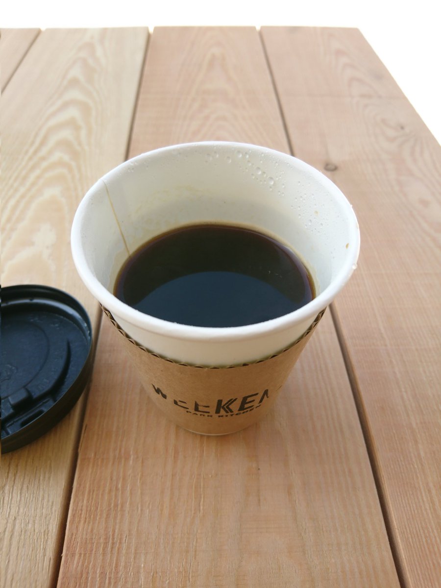 georgesigrek's tweet photo. #本日オープン、#東遊園地 内のPARK #KITCHEN #WEEKEND の #TO_GO メニューの #ホットドッグ 900円とコーヒー(ホット) 500円を買ってテラス席でいただきました😋ホットドッグ、ソーセージ太っ🌭スパイシーでスモーキー😋紫キャベツ、ビネガーの酸味が利いてる~😋#神戸グルメ #テイクアウト https://t.co/gitiMct6w7