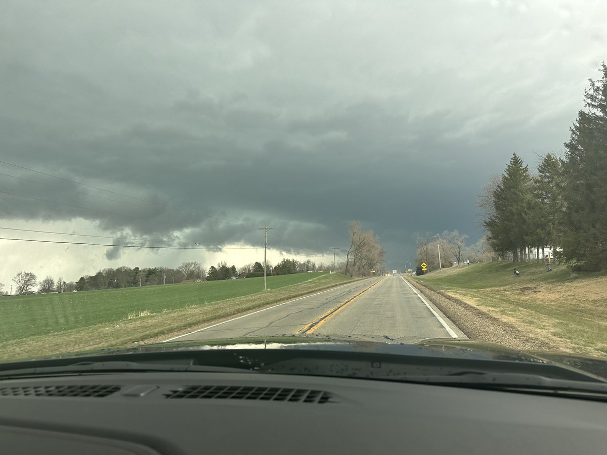 CIStormChasing's tweet photo. A few photos from today’s chase.  Ended up on the Peoria supercell for a while, but was unable to get south fast enough for the tornado warned storms near Springfield. No tornadoes, but still a decent enough day. https://t.co/cc0q2OSflL