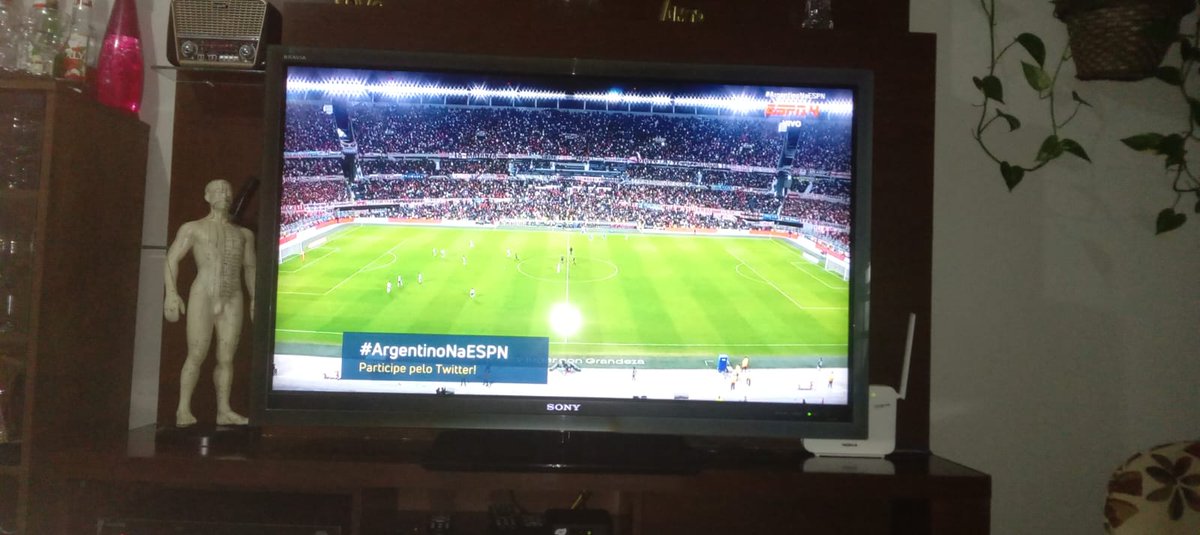 ChesaniJose's tweet photo. Me gusta el River Plate de Martín Demichelis. Juega muy bien y es muy equilibrado, ya que se agrupa bien atrás defendiendo y ataca en bloque cuando es necesario. Es inteligente el equipo, pues ataca cuando es necesario y defiende cuando la situación requiere. ¡#Vamos @RiverPlate! https://t.co/tWQiIf58D6