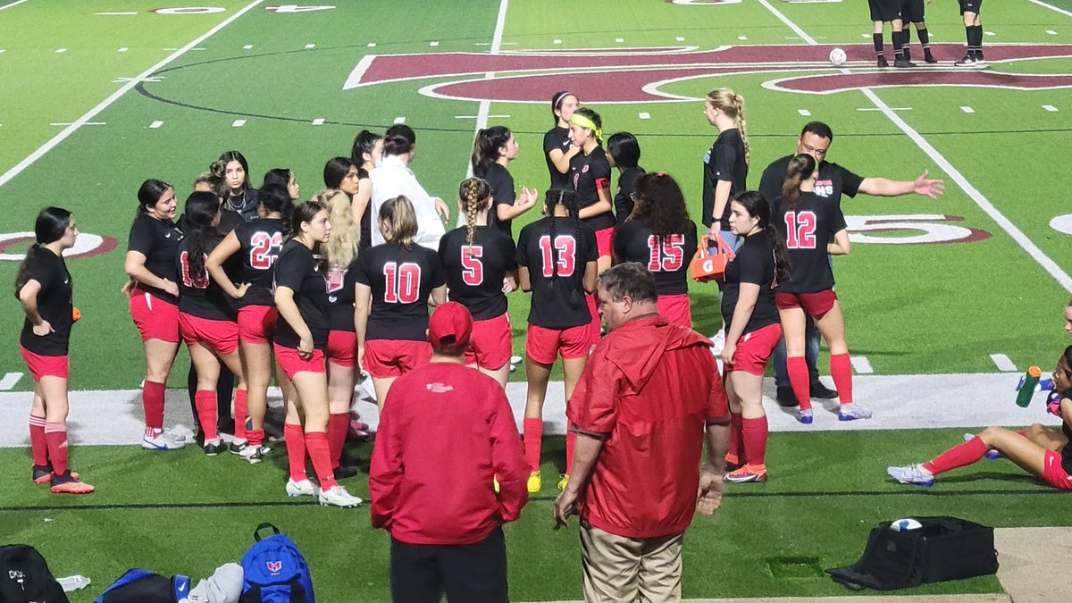 dhchenault's tweet photo. Still 0-0 at the end of the first OT. The Lady Lions are playing their hearts out! #ROAR! https://t.co/8M5wHWICH9