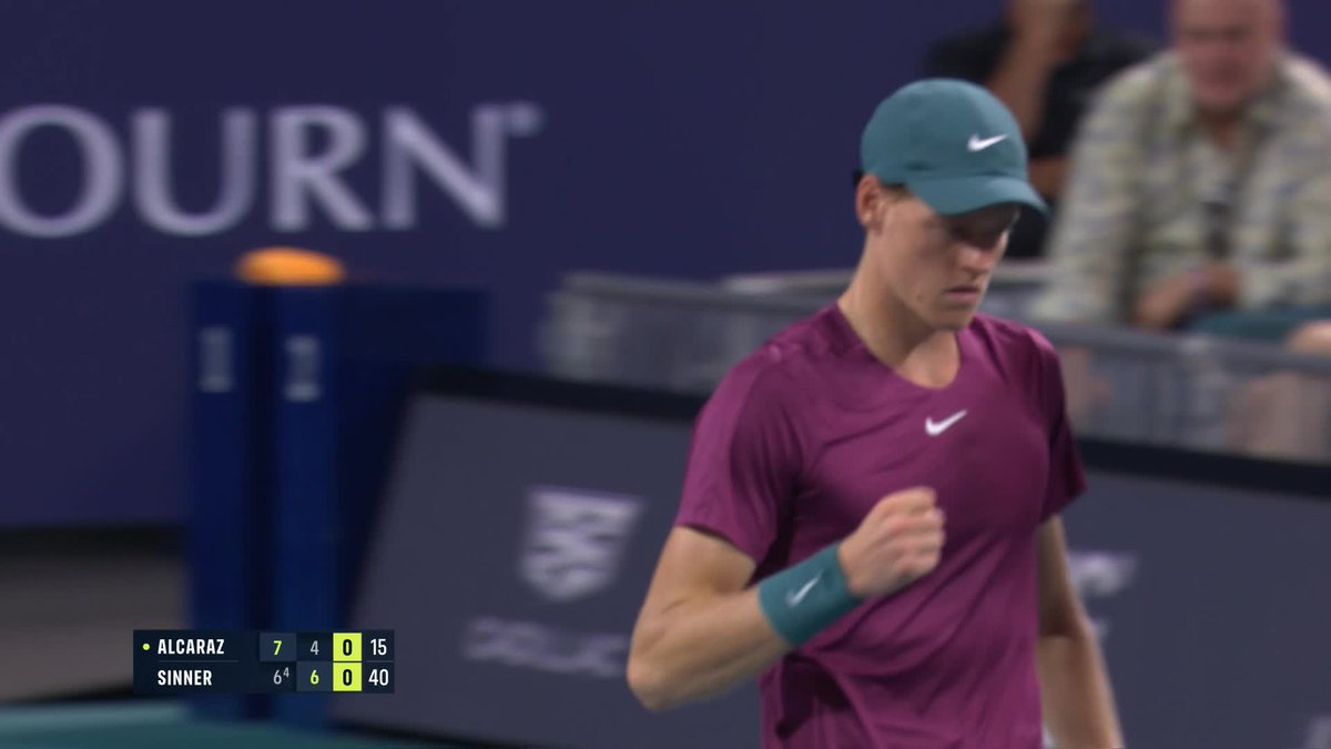 ESPNtenis's tweet photo. ¡Qué manera de arrancar el tercer set! Quiebre inicial de Sinner.

#ESPNenStarPlus ▶️ https://t.co/ol0ets2BLG https://t.co/NF3gpGpxYh