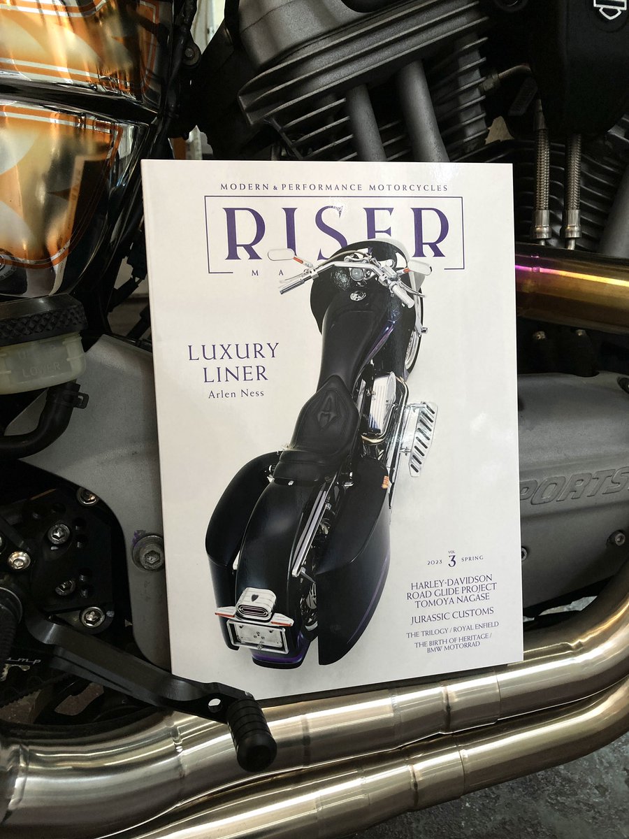 roller_magazine's tweet photo. ライザーマガジンvol.03
🏁絶賛発売中🏁

弊社websiteより送料無料で一冊よりお届け致します

https://t.co/2QxfXS1Mk9

[巻頭特集] 
長瀬智也、ロードグライドでサーキットを駆ける!
2021 H-D FLTRX ROAD GLIDE PROJECT

photo: 山田写真

#長瀬智也
#risermagazine https://t.co/wX6xsAPwE8