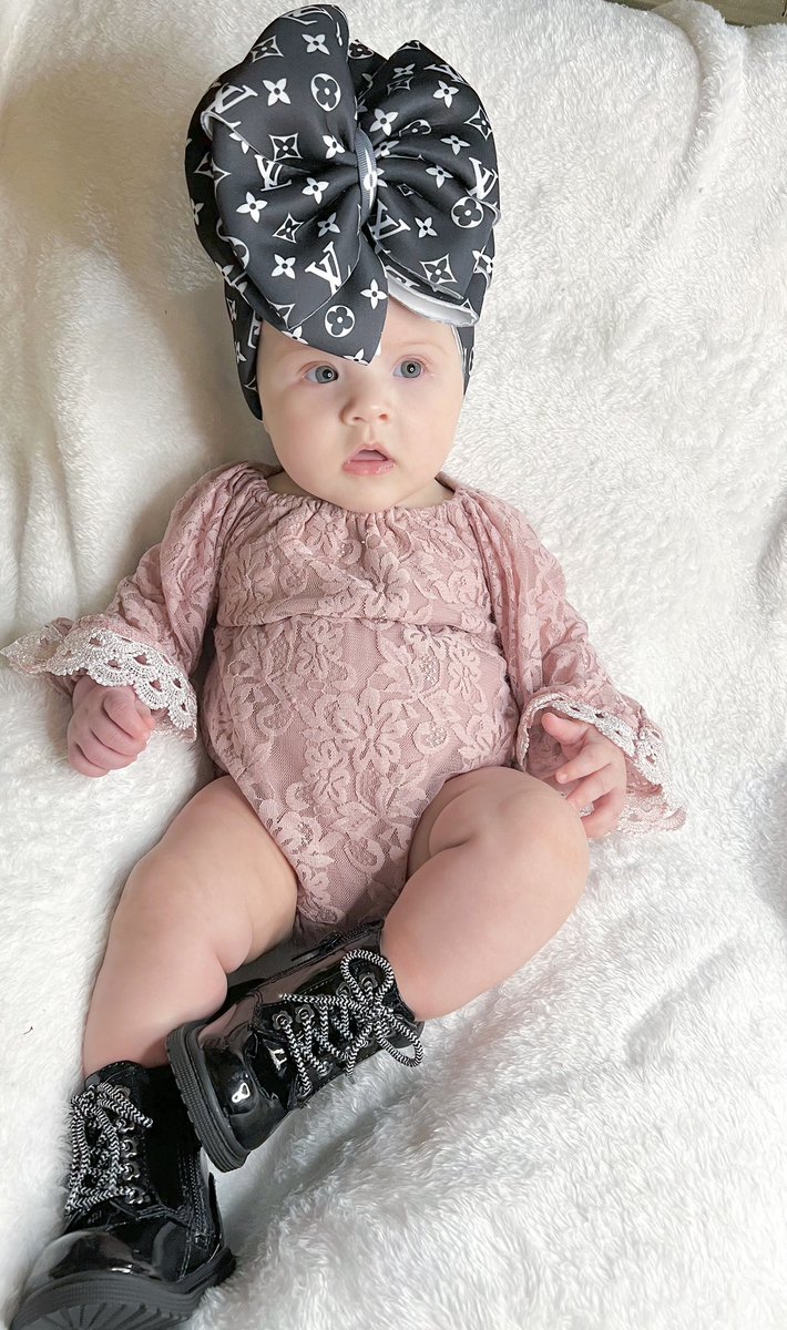 Victoriafundy's tweet photo. obsessed with my babygirl 🖤 https://t.co/kTjqtV2OuC