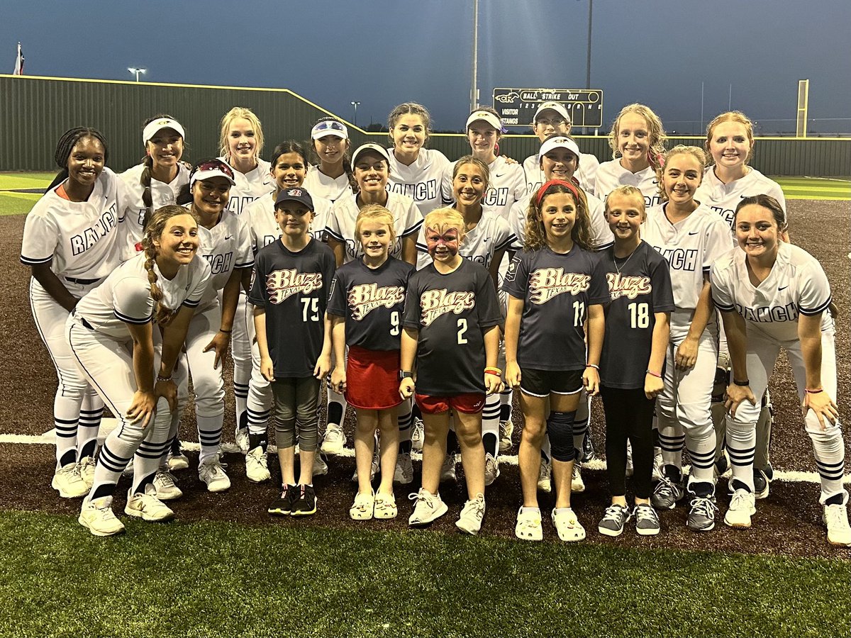 TX Blaze KTX 8U supporting Mustang softball!!! Great game ladies!!! ⁦<a href="/CFISDAthletics/">CFISDAthletics</a>⁩ ⁦<a href="/CyFairISD/">Cypress-Fairbanks ISD</a>⁩ ⁦<a href="/CyRanchHS/">Cypress Ranch HS</a>⁩ ⁦<a href="/CyRanchSoftball/">Cy Ranch Softball</a>⁩