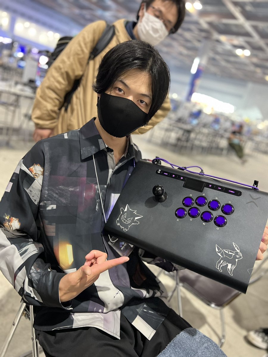 This weapon of choice for #VirtuaFighter Pro, Virgo, is a sick #VictrixProFS V2 with custom laser etching and the Qanba Gravity KS pushbuttons 🙏🏼

#EvoJapan2023 #EvoJ #VFes #vf5us