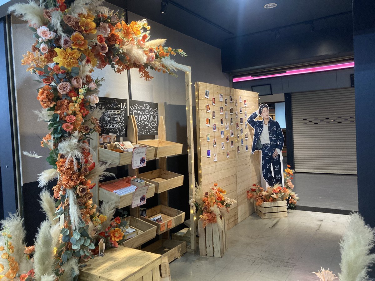 SANTADANCE_TH's tweet photo. 📣【Projects for support SANTA】

NO.3
🍊Booth ชั้น 5 UNION MALL✨
อบอุ่นราวกับพ���ะอาทิตย์ยามเช้า☀️

มารับ Giveaway ที่บูธกันนะคะ🧡

SANTA is coming to Thailand
#WelcomeINTO1ToThailand
#Sawaddee_SANTA
#INTO1_GROWNUPINBKK 
#SANTA #サンタ #ซานตะ #赞多 #INTO1 #INTO1Santa https://t.co/cM7Ommi8QB