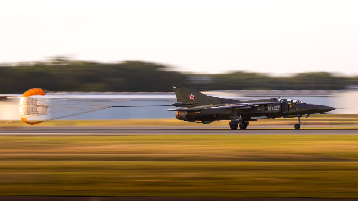 Drag bag’s out for this MiG-23 Flogger, the only privately owned airworthy example in the world, seen earlier this evening.

Handheld pan at 1/15 sec, f/29 at 500mm 

#SNF23