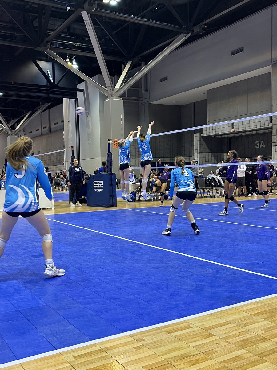 CYVBCsurge's tweet image. 15 Black is 3-0 on the day! Haven’t dropped a set 🙌🏻🏐 Good luck tomorrow morning, girls!

#15USA #NikeMideastQualifier #WeekThree