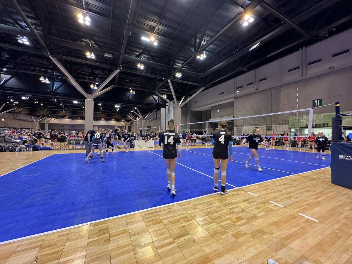 CYVBCsurge's tweet image. 15 Black is 3-0 on the day! Haven’t dropped a set 🙌🏻🏐 Good luck tomorrow morning, girls!

#15USA #NikeMideastQualifier #WeekThree