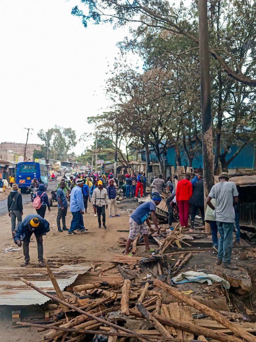 JabirMajidi's tweet photo. a small shop retailers in kibera faces a nightmare as the demostration of high cost of living turned into disaster, leaving behind loss of goods and burned down of kiosks. credit 📷majidjabir#shopretailers #demonstrationnightmare #lossofgoods #kioskburneDown https://t.co/3honpYmKAX