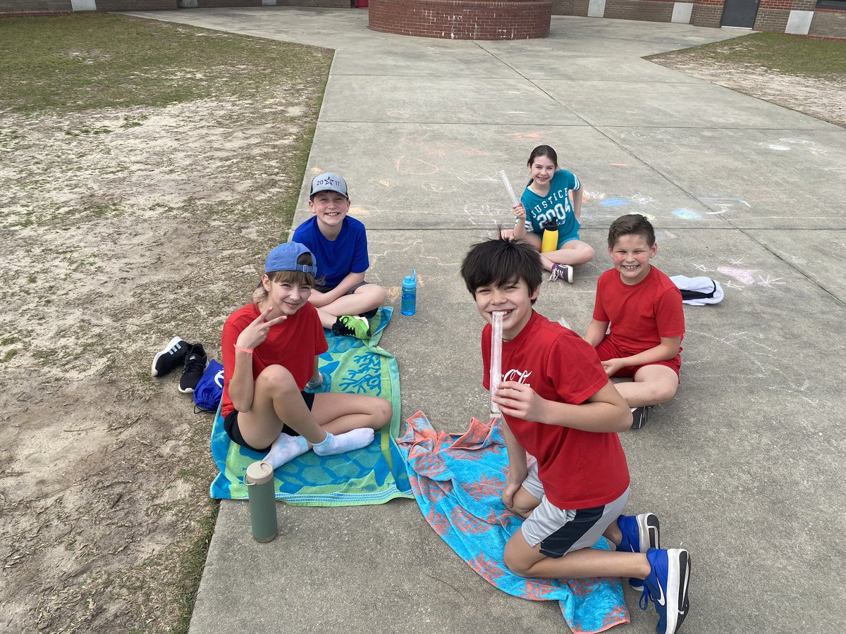 MrsCulbreth5th's tweet photo. We love field day (and popsicle breaks)! ☀️ @MarinerMates https://t.co/zyofJ3sAfK