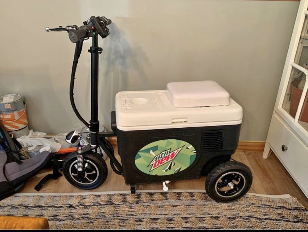 AshleyIsGoode's tweet photo. I hate it here. The only thing keeping me going is picking up my scooter cooler in MN tomorrow. https://t.co/5tY4GKE2By