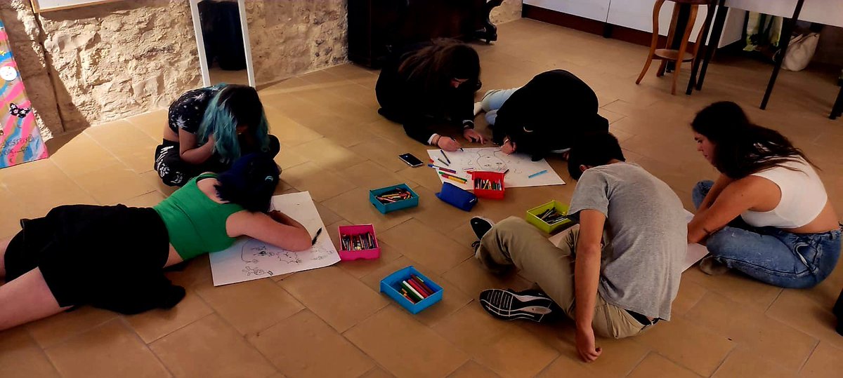 PapallonesLiles's tweet photo. Les persones i especialment el jovent necessita espais lliures de prejudicis. Avui a l'activitat per l'adolescència.
#31M #DDHH #Diverses #VisibilidadTrans #infanciatrans #DiaVisibilitatTrans #Creixell #PapallonesLiles https://t.co/p6uolYXJD5