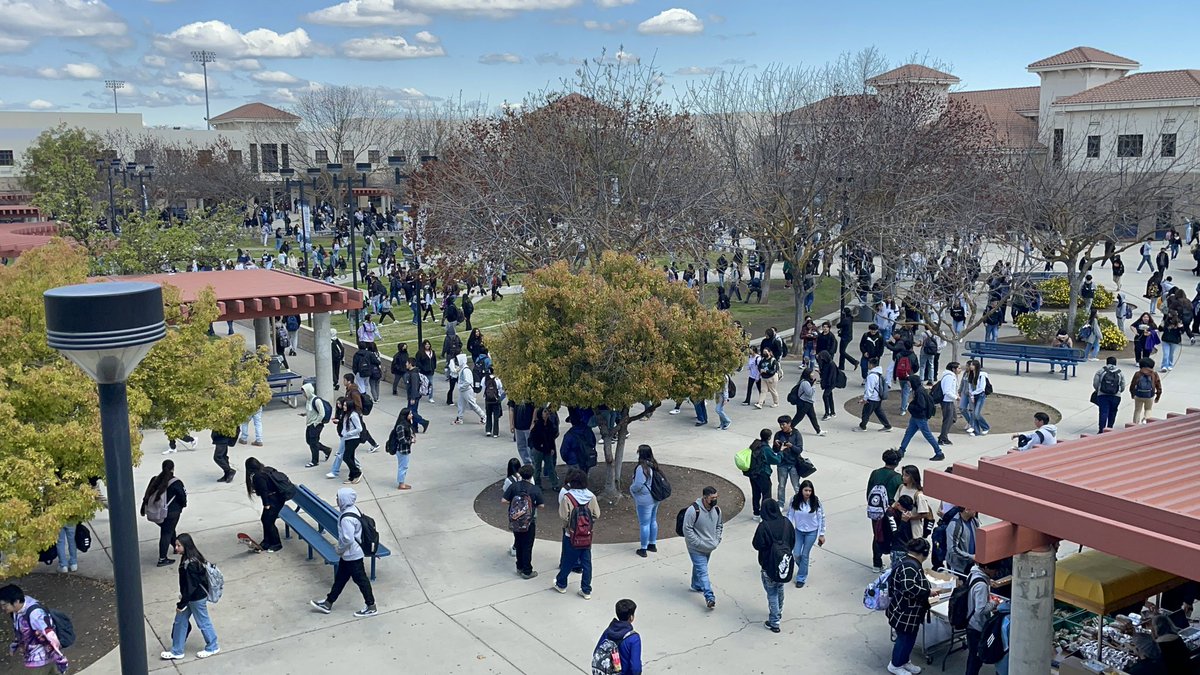 meandermath's tweet image. Easter Egg Hunt and Photo op with Sunny the bunny!  Appreciate our student leadership for creating a fun activity on a beautiful Friday before spring break! Prom tickets and yearbooks were up for grabs! 
💙💛 Go Wildcats! 💛💙 
@SHS_Leaders