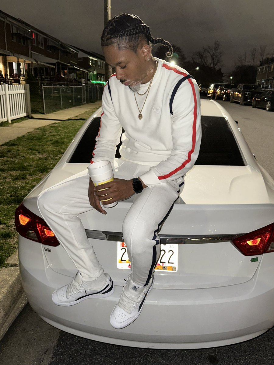 _kah___'s tweet photo. Run this money marathon 'til my soles hurt 🏁
But no materials could measure what my soul's worth 💎 https://t.co/U2w7swTCTs