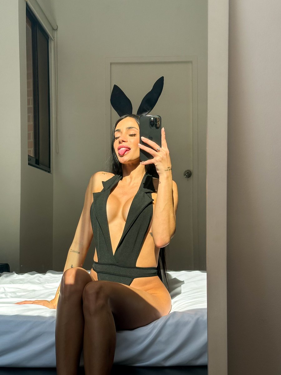 Poleth Villalba🤍 on Twitter: "https://byfans.co/u/PolethVillalba… 🐰🖤"